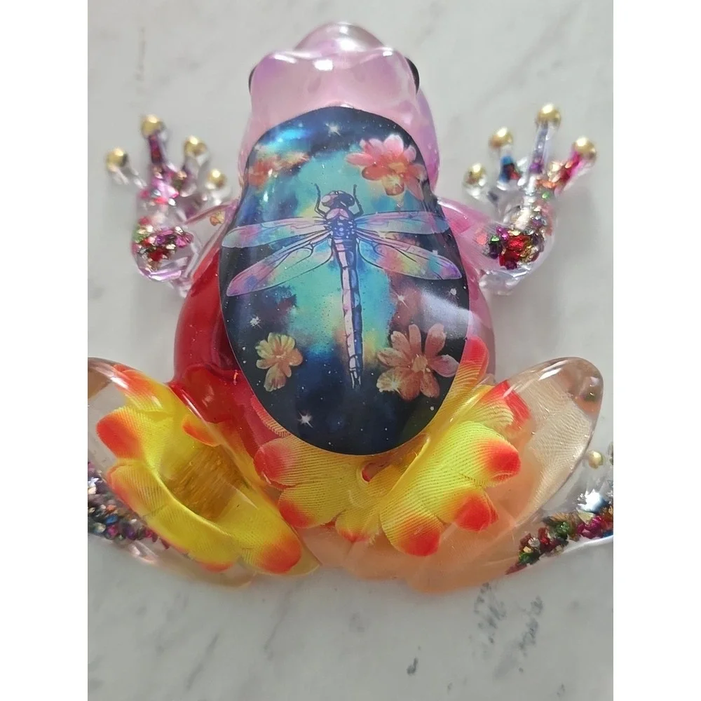 Resin Frog With‎ Dragonfly Figure Handmade Decoration Gift Paperweight 723